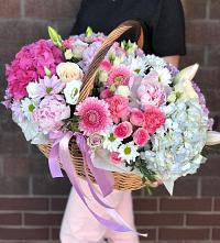 Цветочная композиция из Розы, Хризантемы, Пионы и Лизиантусы в корзине в Ермаковском