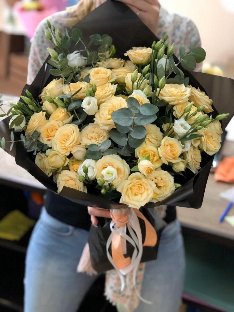 Букет цветов из: Розы и Лизиантусы в Ермаковском