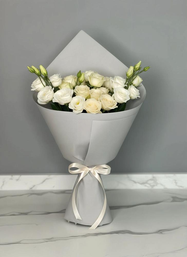 Букет цветов из: Розы и Лизиантусы в Ермаковском