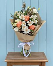 Букет цветов из:  Альстромерии, Лизиантусы, Розы и Хризантемы в Ермаковском