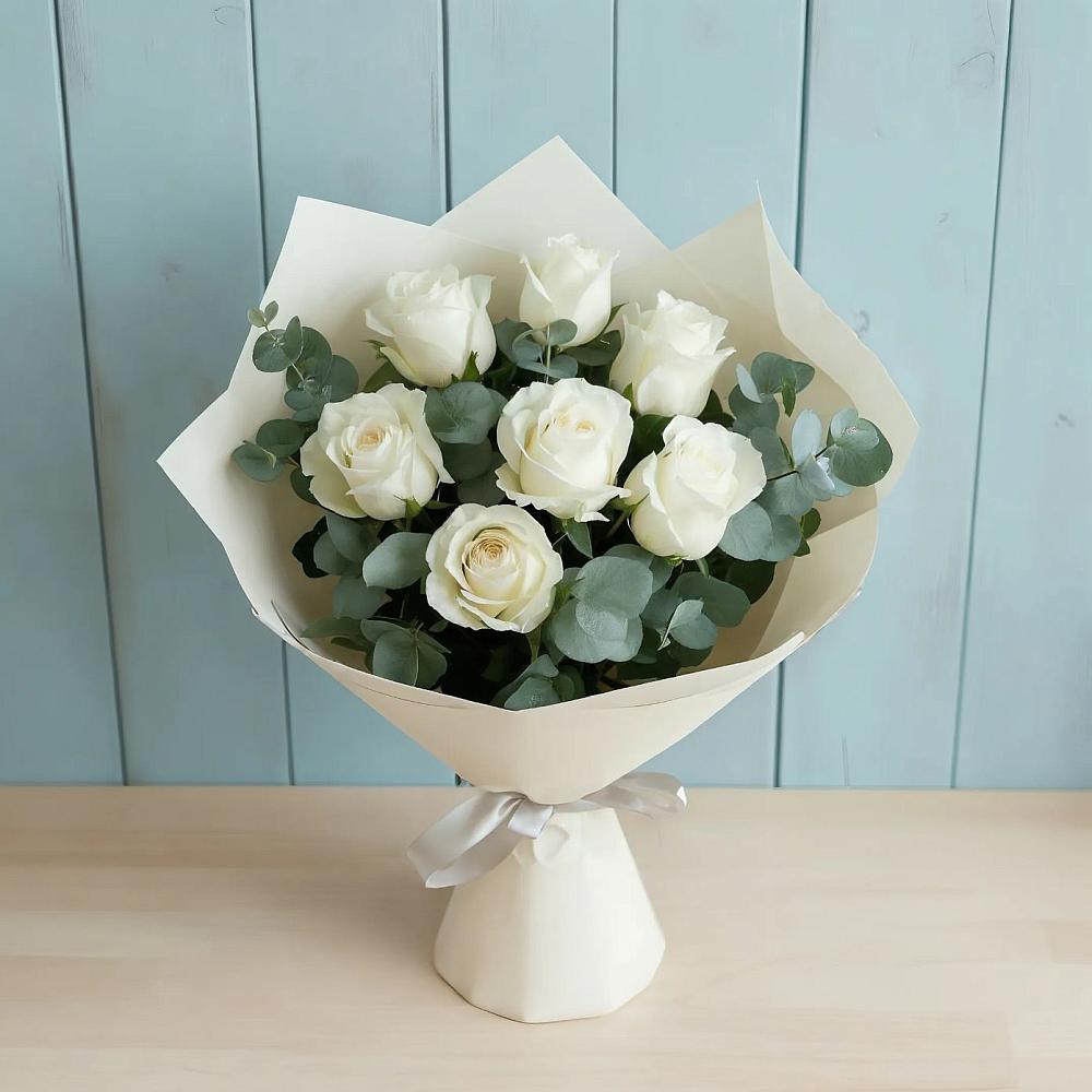 Букет Белые розы в Эвкалипте в Ермаковском
