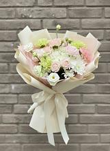 Букет цветов из:  Гвоздики, Розы, Лизиантусы и Хризантемы #REPLACE_PRED# Ермаковском