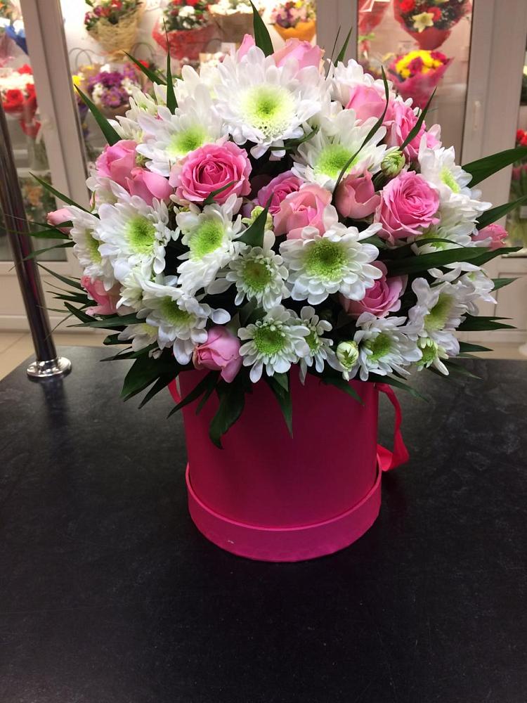 Цветочная композиция из Розы и Хризантемы в шляпной коробке в Ермаковском