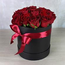 Цветочная композиция из Розы в шляпной коробке в Ермаковском