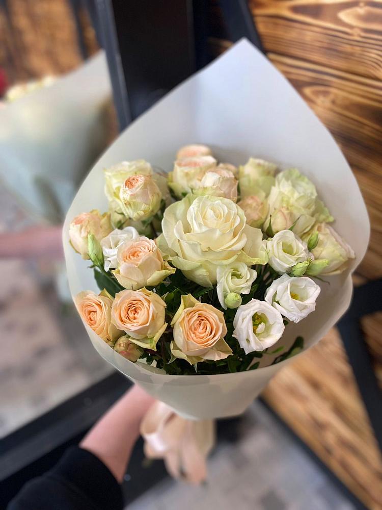 Букет цветов из: Розы и Лизиантусы в Ермаковском