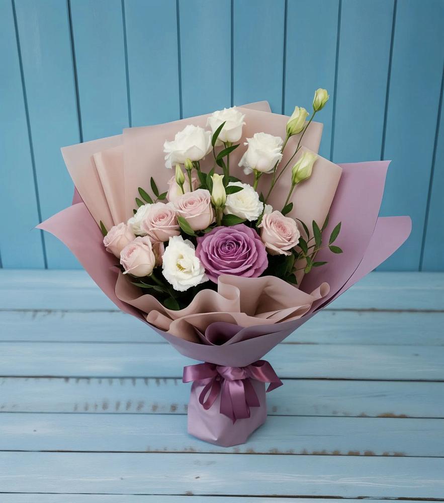 Букет цветов из: Розы и Лизиантусы в Ермаковском